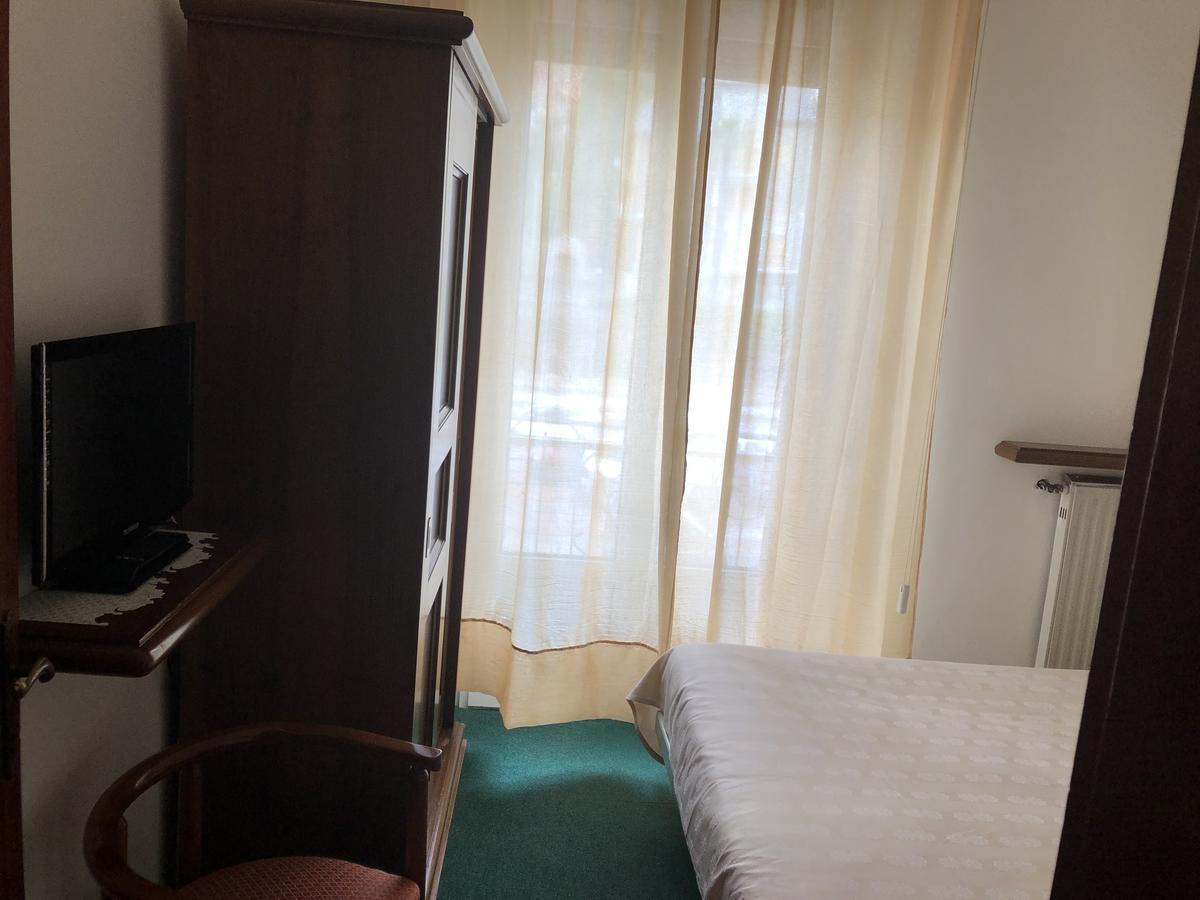 Hotel Nuovo Suisse Алассио Экстерьер фото